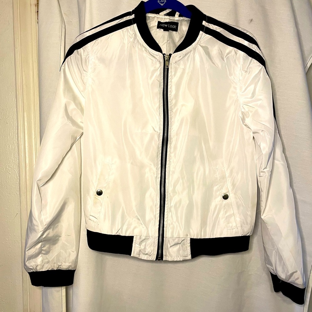 New Look Junior Retro White w Black Stripe Windbreaker Jacket and Pockets Size M